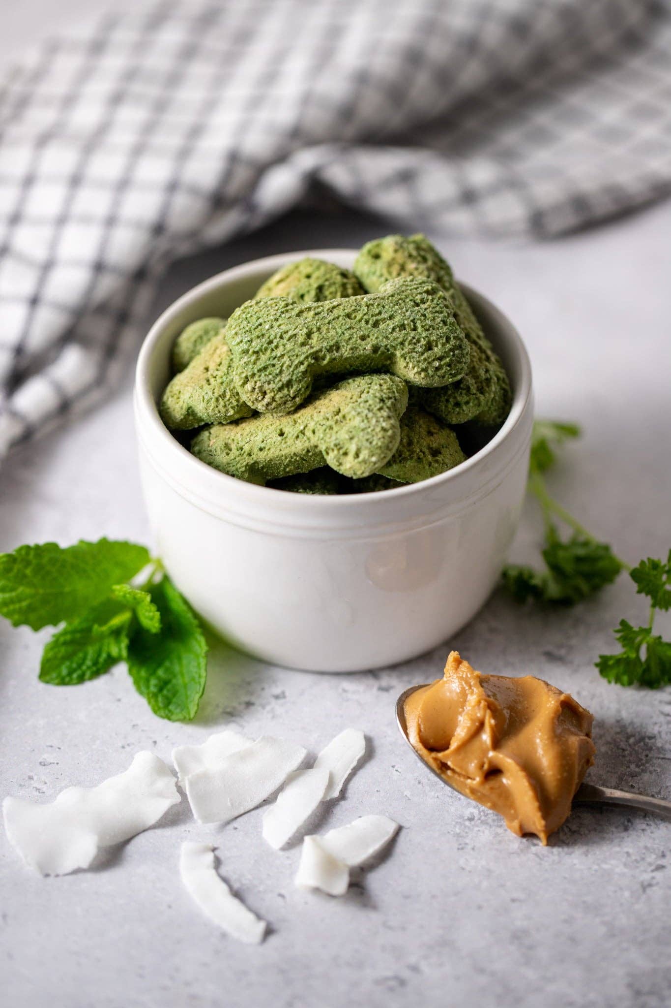 Nutritionist Approved Minty Breath Bones Dog Treats: Pouch (Single) - Recyclable